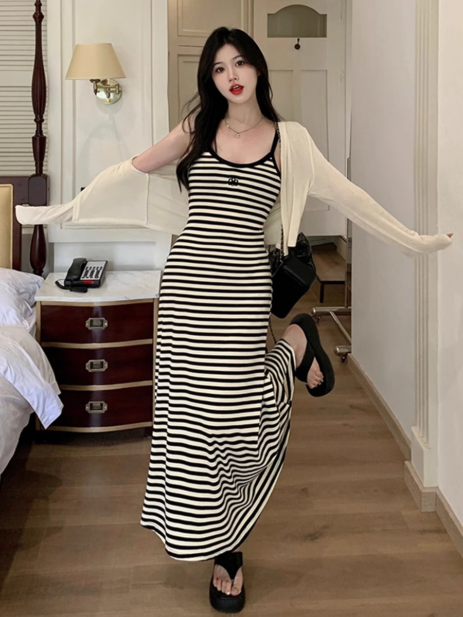 サマーストライプAラインドレスVネックノースリーブ婦人服セッ - Summer Line Clothing Brand のレビューと価格